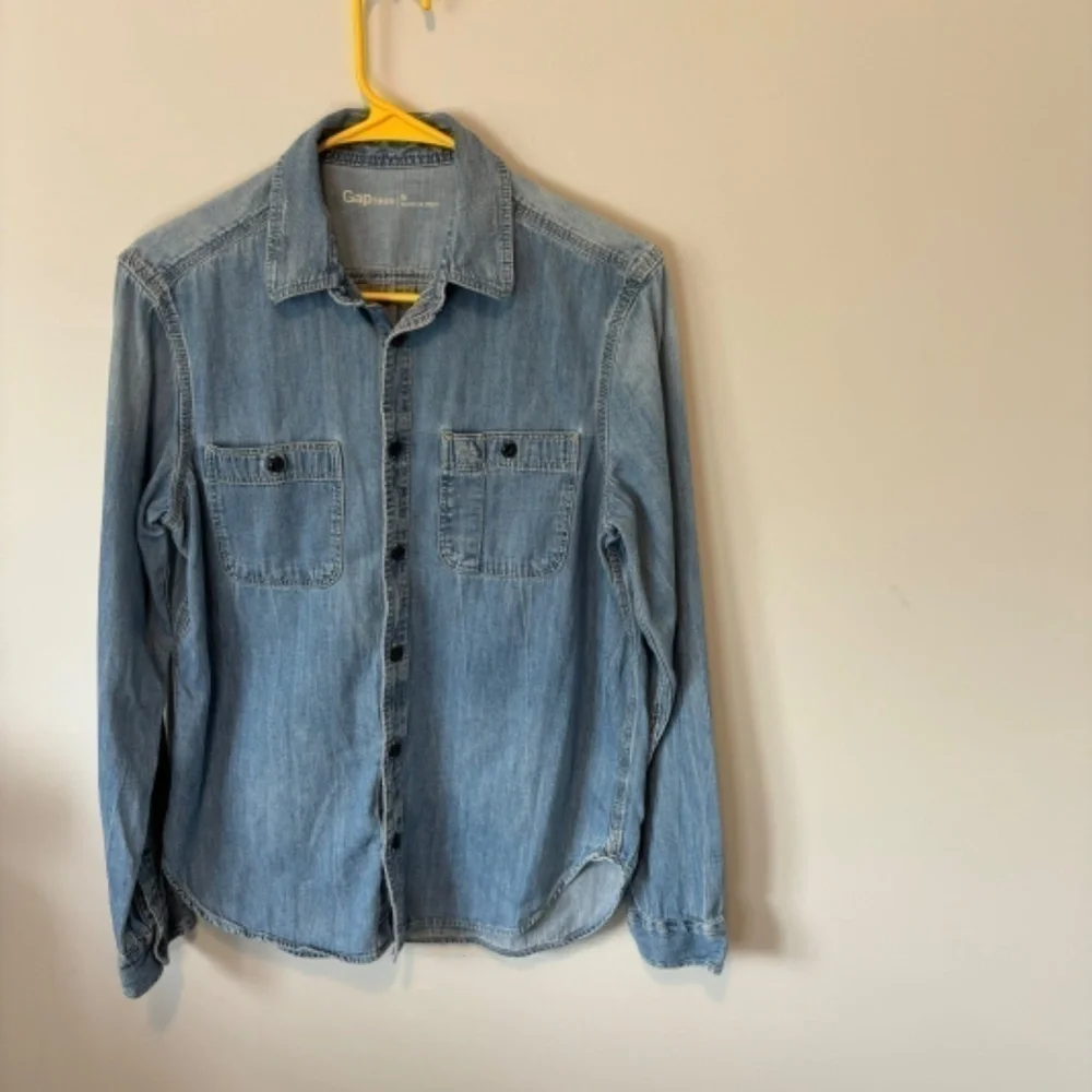 GAP, Women's Distressed Blue Denim, Long Sleeve, Button Down Shirt, SZ SM - Picture 6 of 7